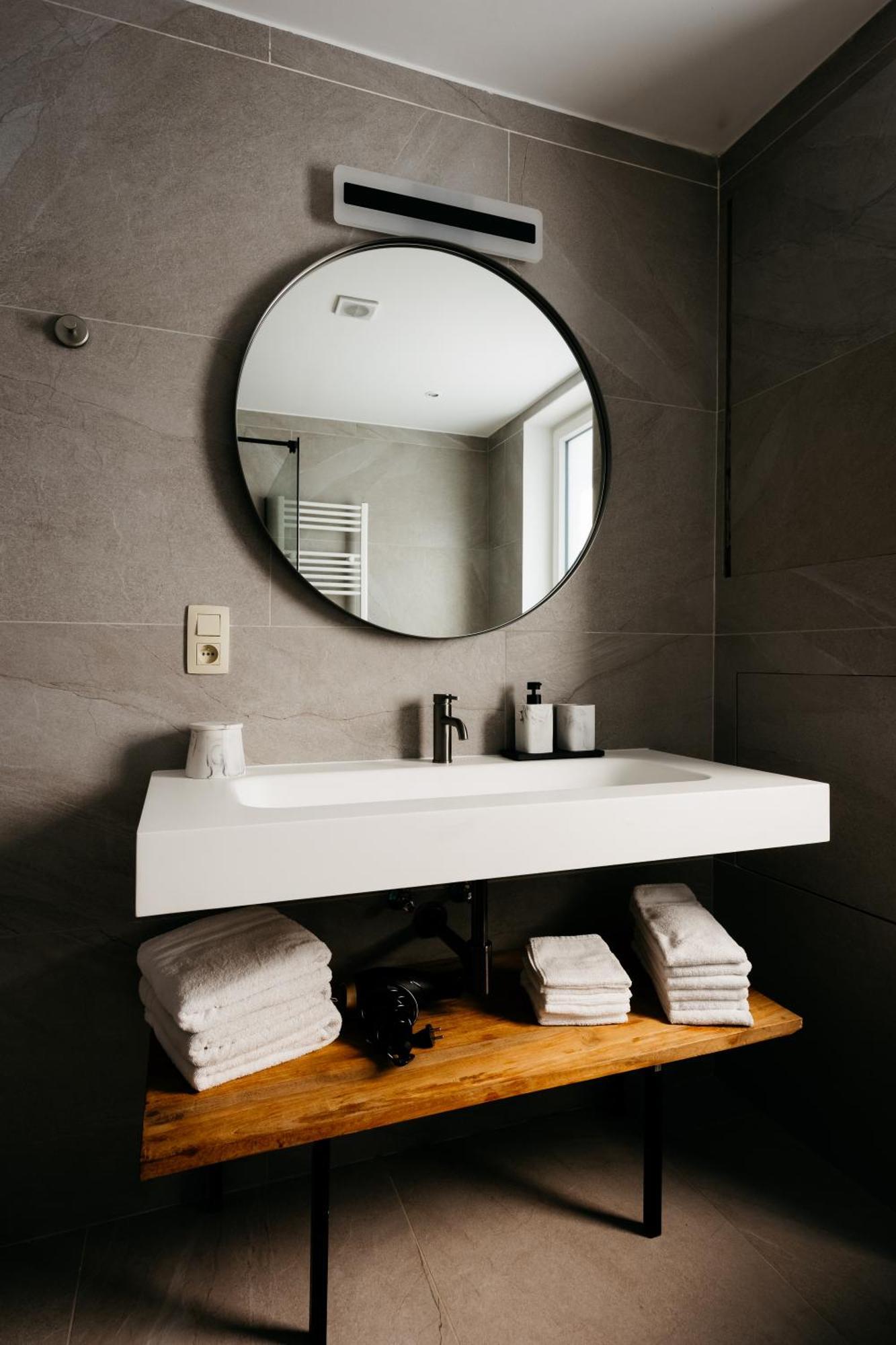 The Edgewater Suites - Park View Намюр Екстериор снимка