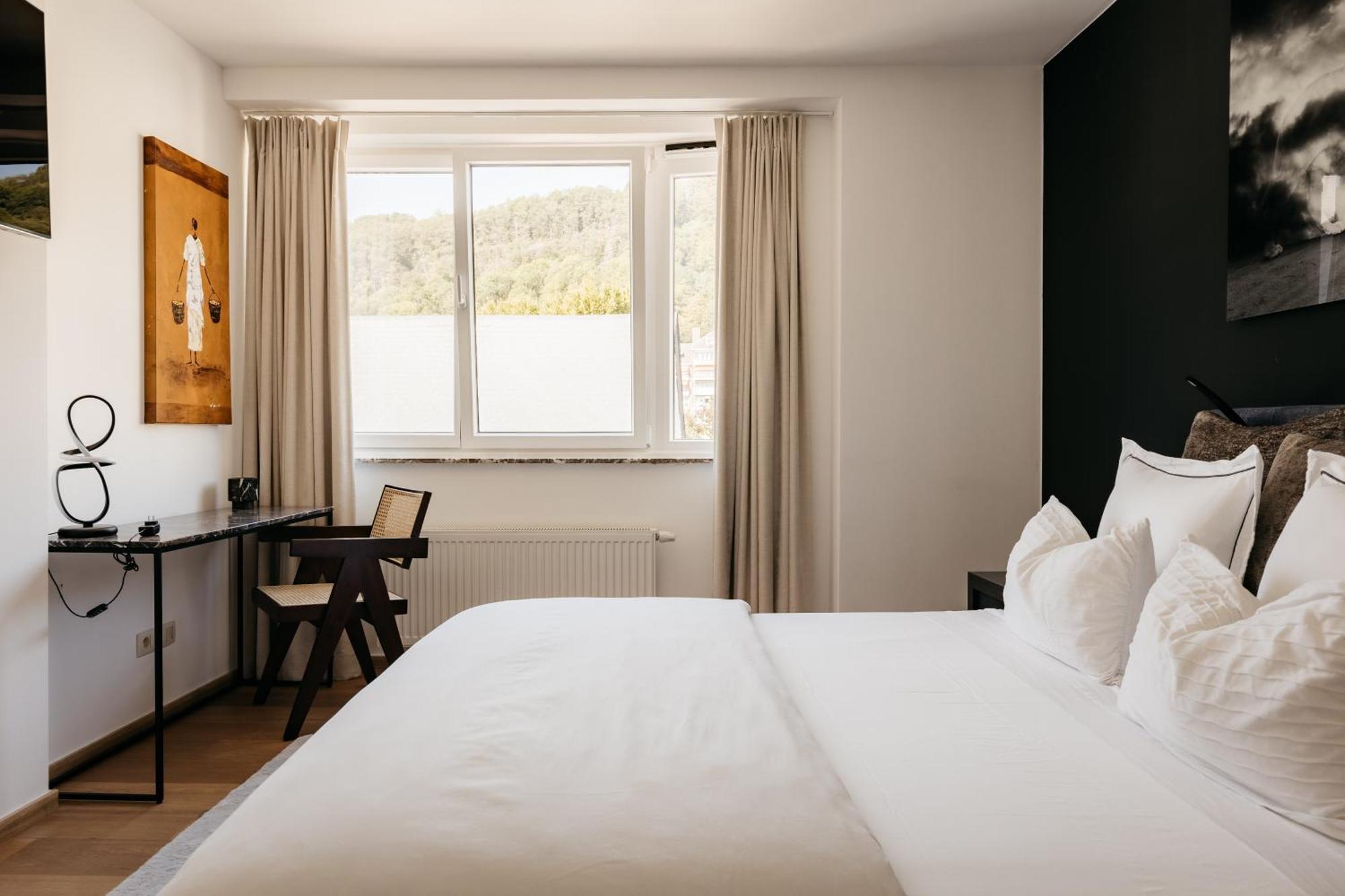 The Edgewater Suites - Park View Намюр Екстериор снимка